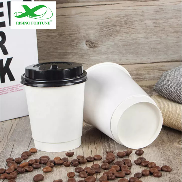 tasses à café en papier avec couvercles