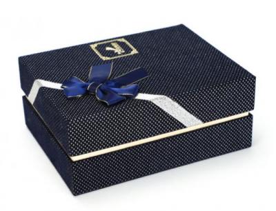 Coffret cadeau avec nœud papillon, couverture du ciel et de la terre, cadeau créatif